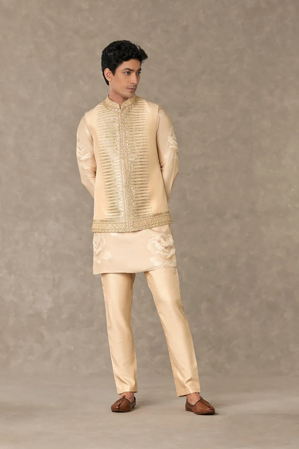 Beige Trikone Bundi Set