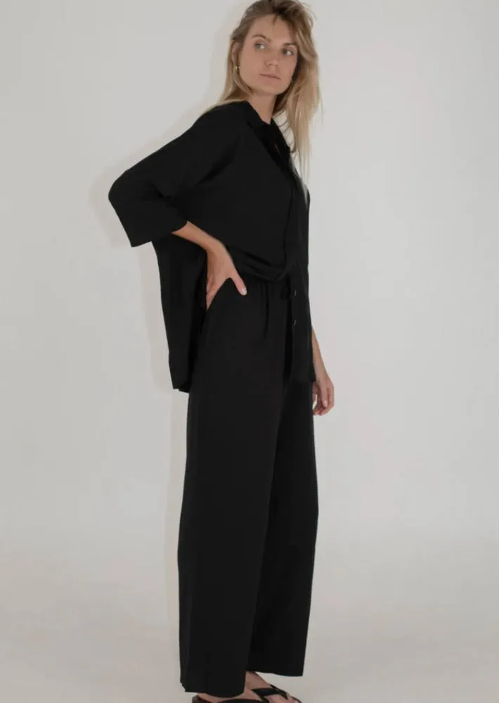Beiged Straight Pants Black
