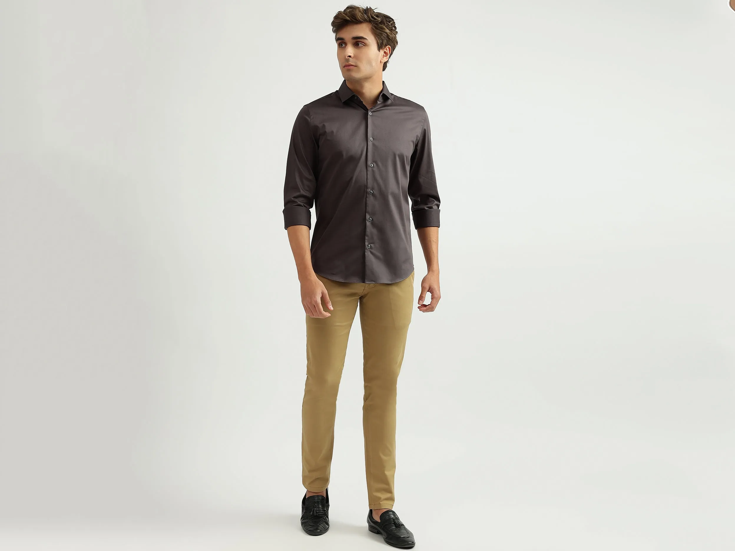 Men Solid Cutaway Collar Shirt