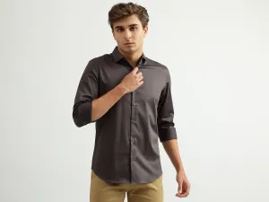 Men Solid Cutaway Collar Shirt