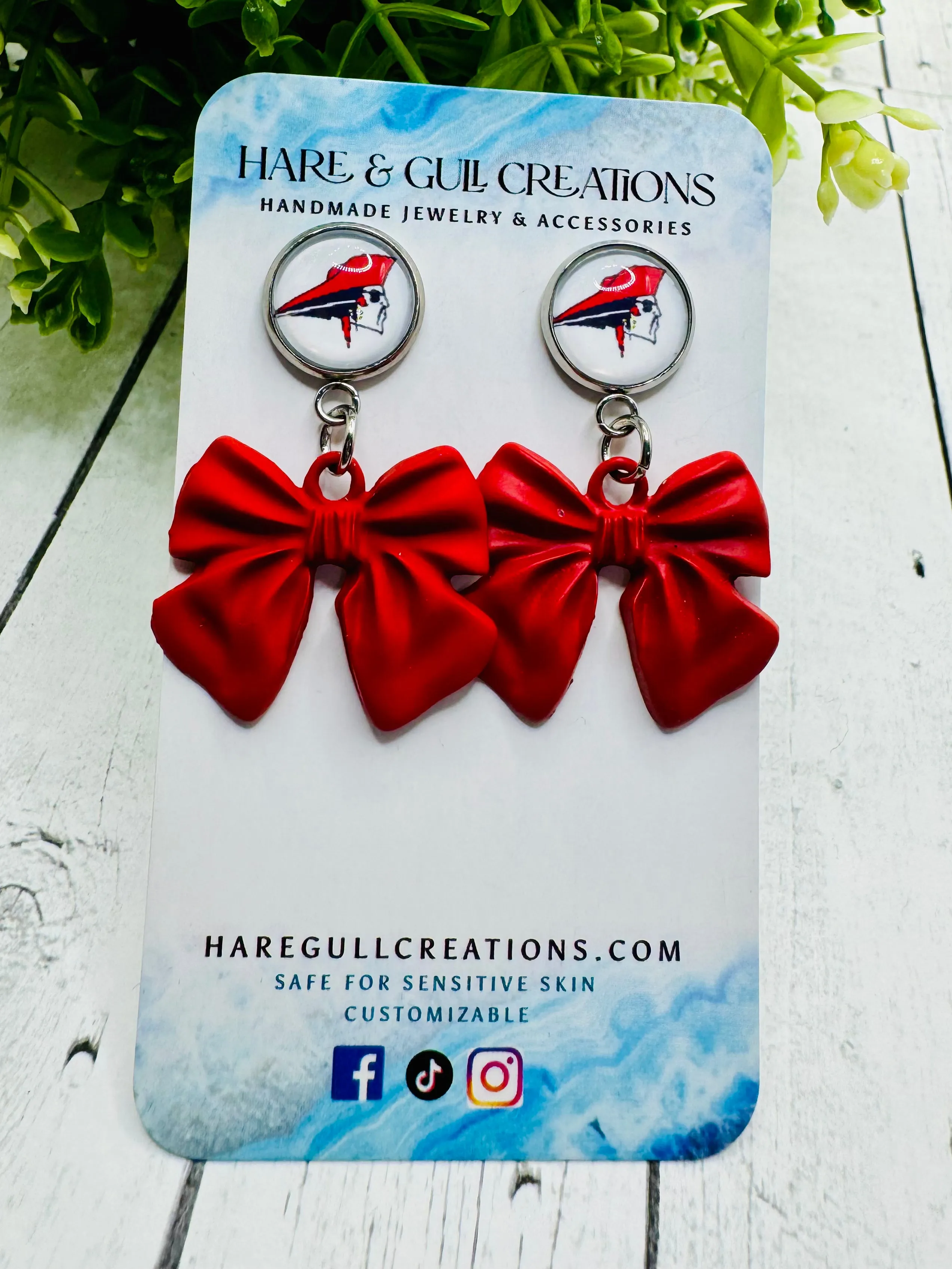 Perry Pirates Bow Dangles