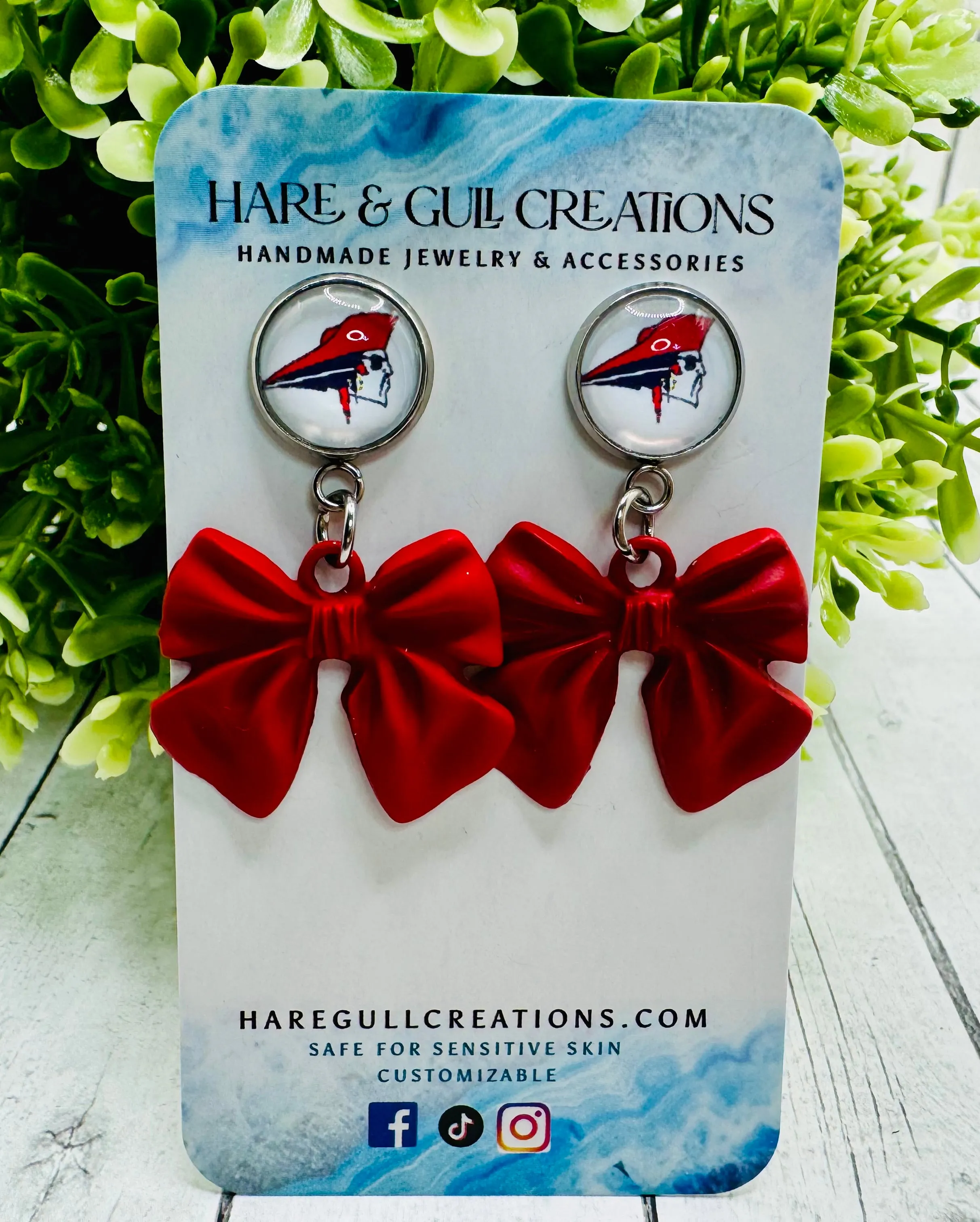 Perry Pirates Bow Dangles