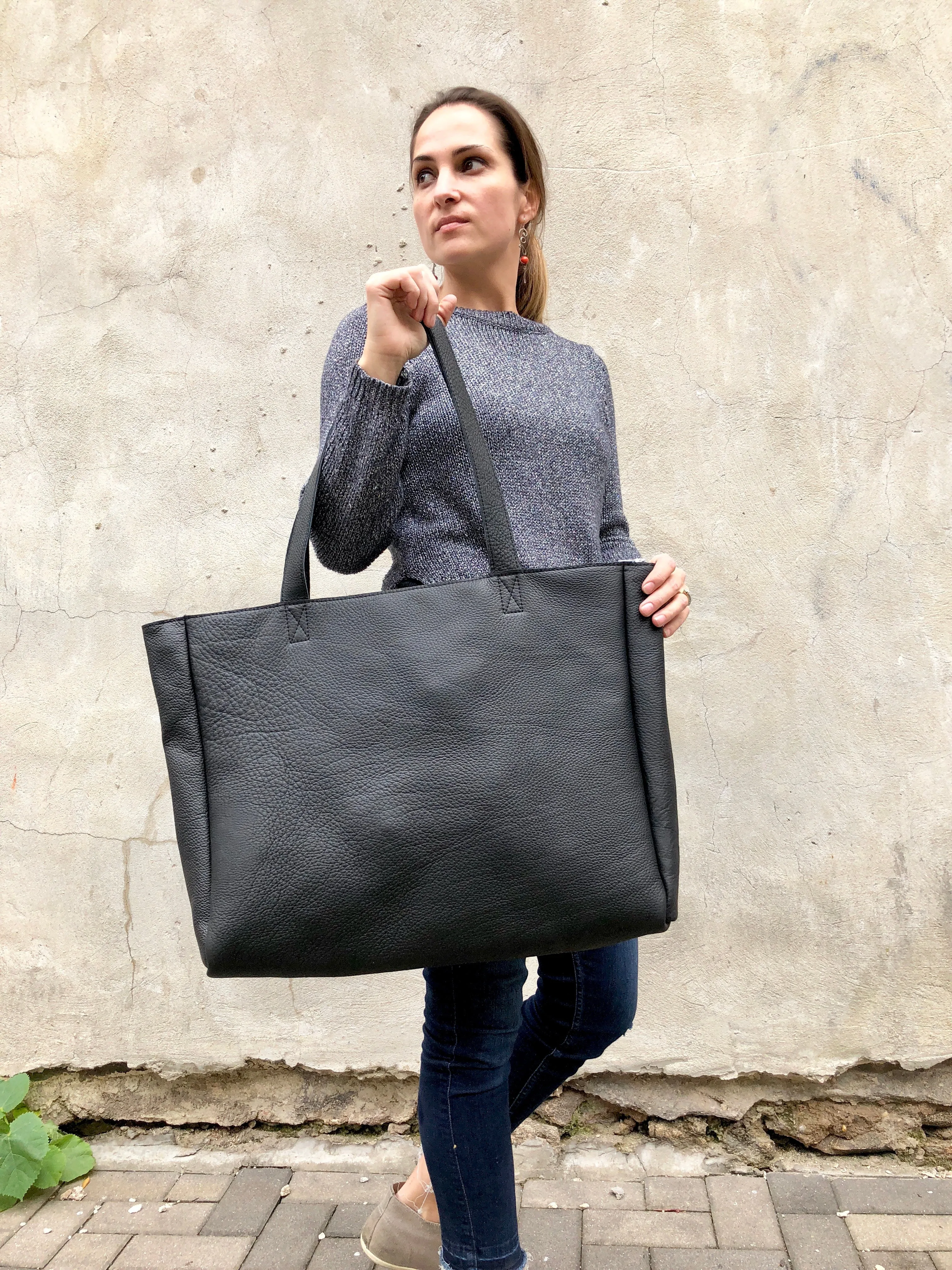 Super XL Classic tote in black leather