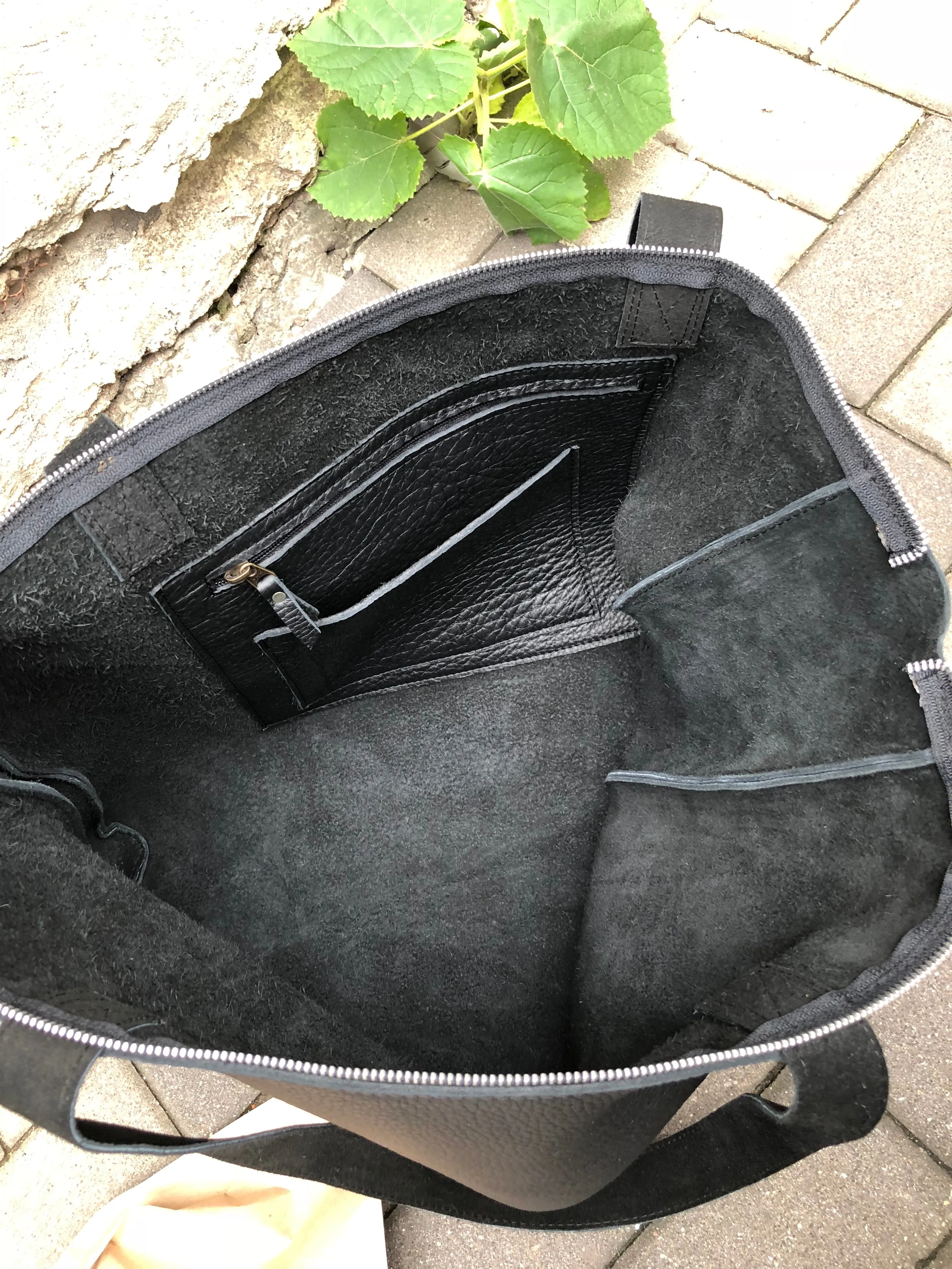 Super XL Classic tote in black leather