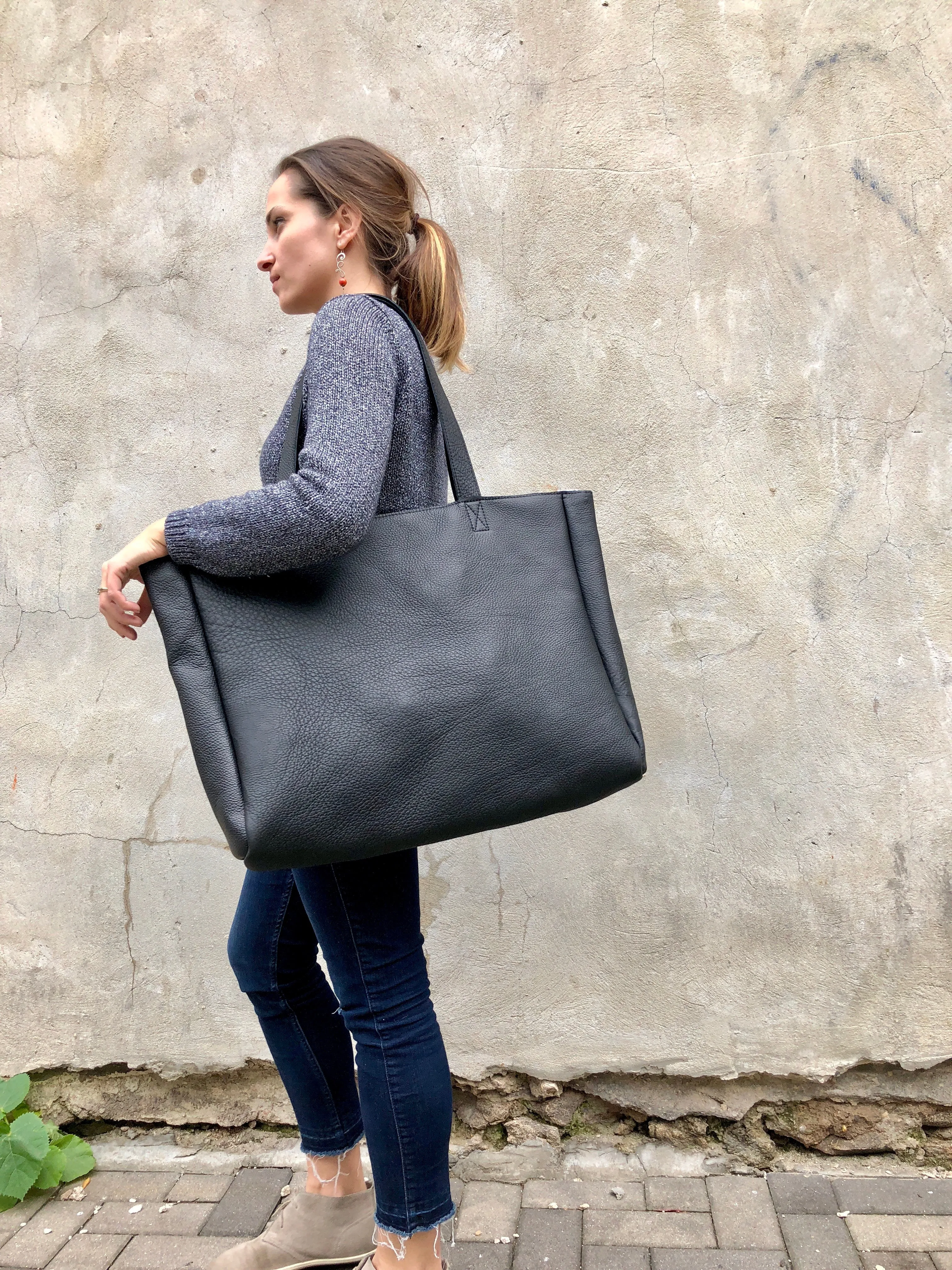Super XL Classic tote in black leather