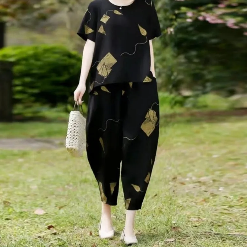 Women's Printed Short-Sleeved Top & Cropped Pants Set